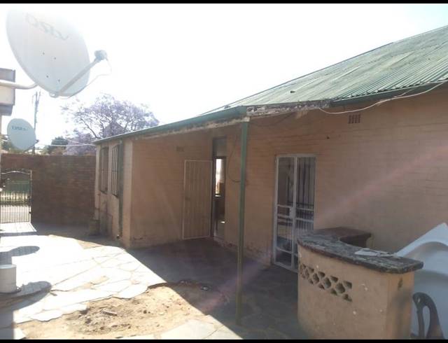 18 BEDROOM HOUSE FOR SALE IN ROSETTENVILLE